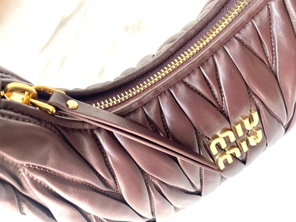 スーパーコピーブランドバッグ角部分ディテール